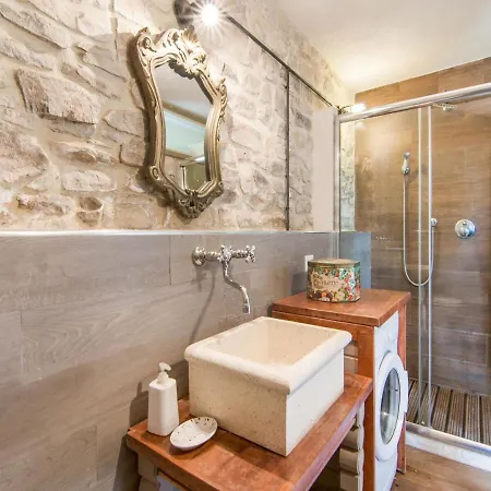 Dom wakacyjny Mansion In Vallefoglia With Pool And Panorama SantʼAngelo in Lizzola