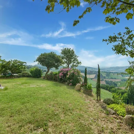 בית נופש Mansion In Vallefoglia With Pool And Panorama SantʼAngelo in Lizzola