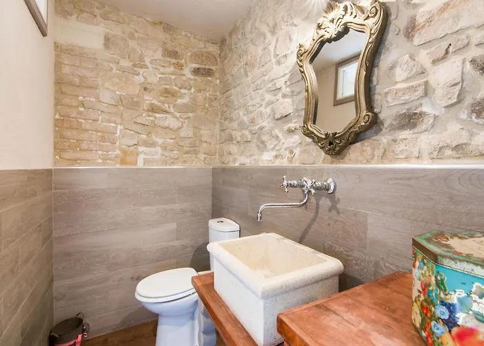 Mansion In Vallefoglia With Pool And Panorama Holiday home Sant'Angelo in Lizzola