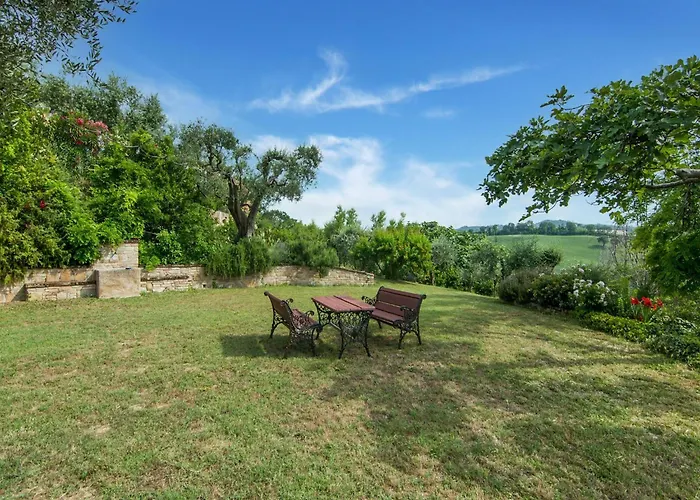 Mansion In Vallefoglia With Pool And Panorama Ferienhaus SantʼAngelo in Lizzola